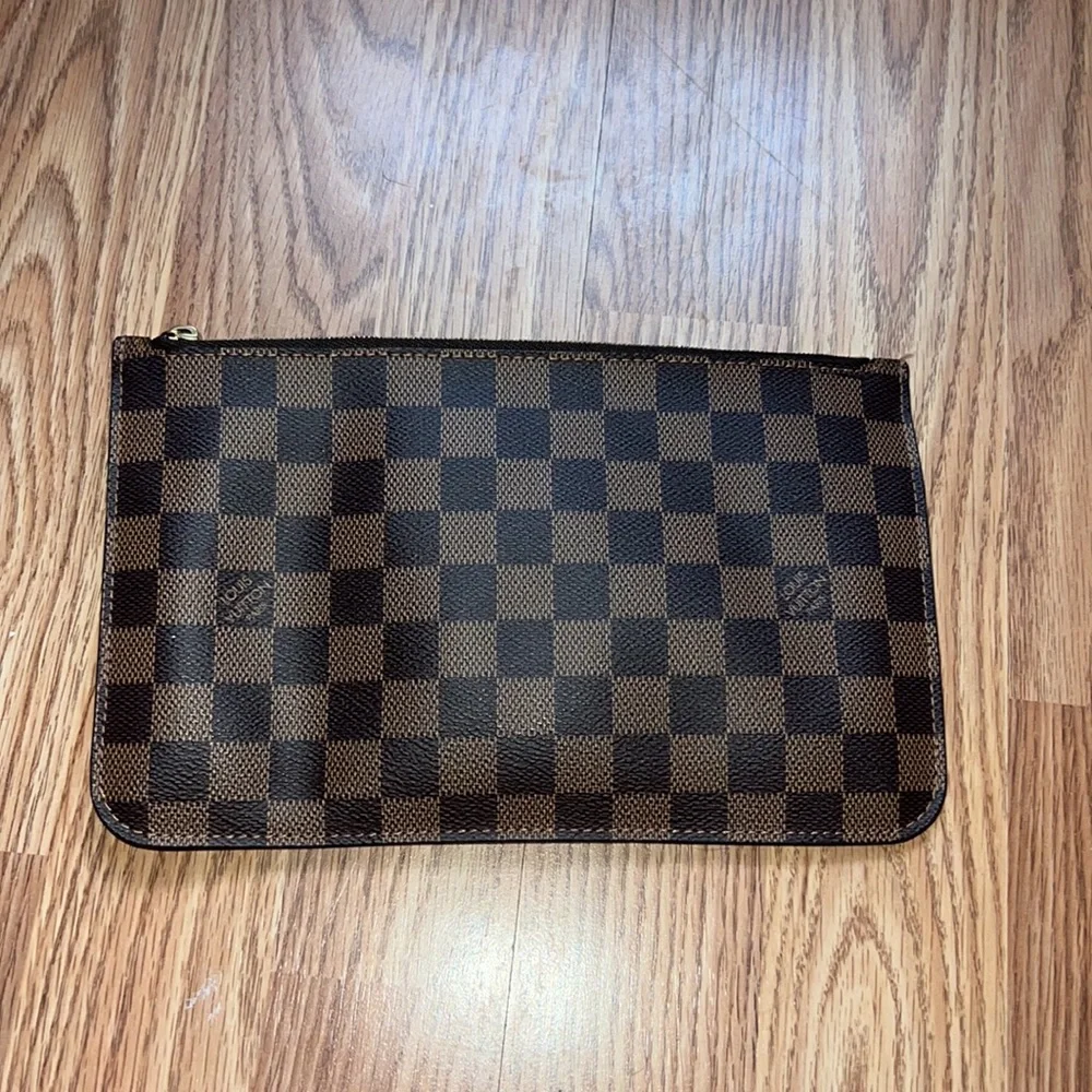 Louis Vuitton reposhing this